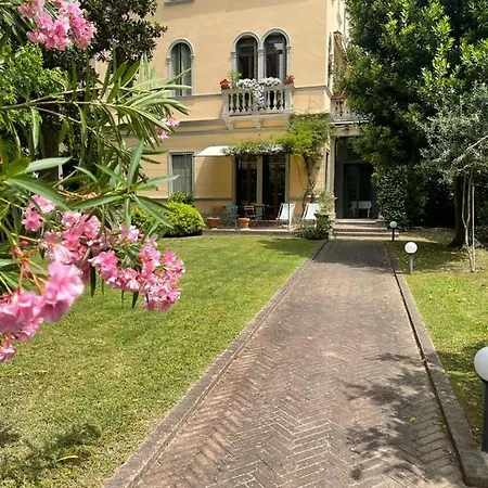 فندق مبيت وإفطار إنيس 2*