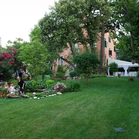فندق مبيت وإفطار إنيس 4*