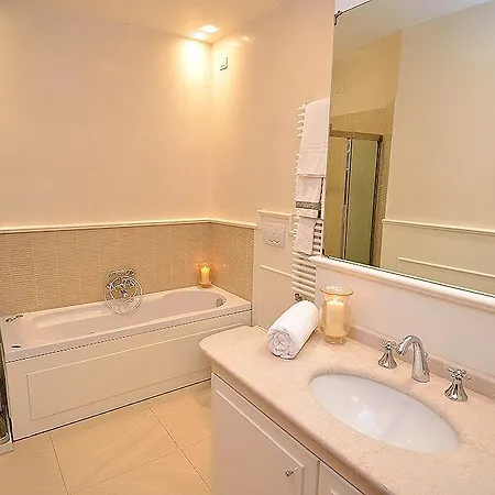 Ines Lido di Venezia