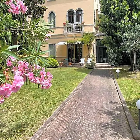 Bed & Breakfast Ines Venezia Lido