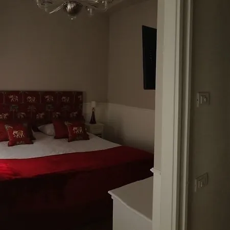 Ines Oda ve Kahvaltı